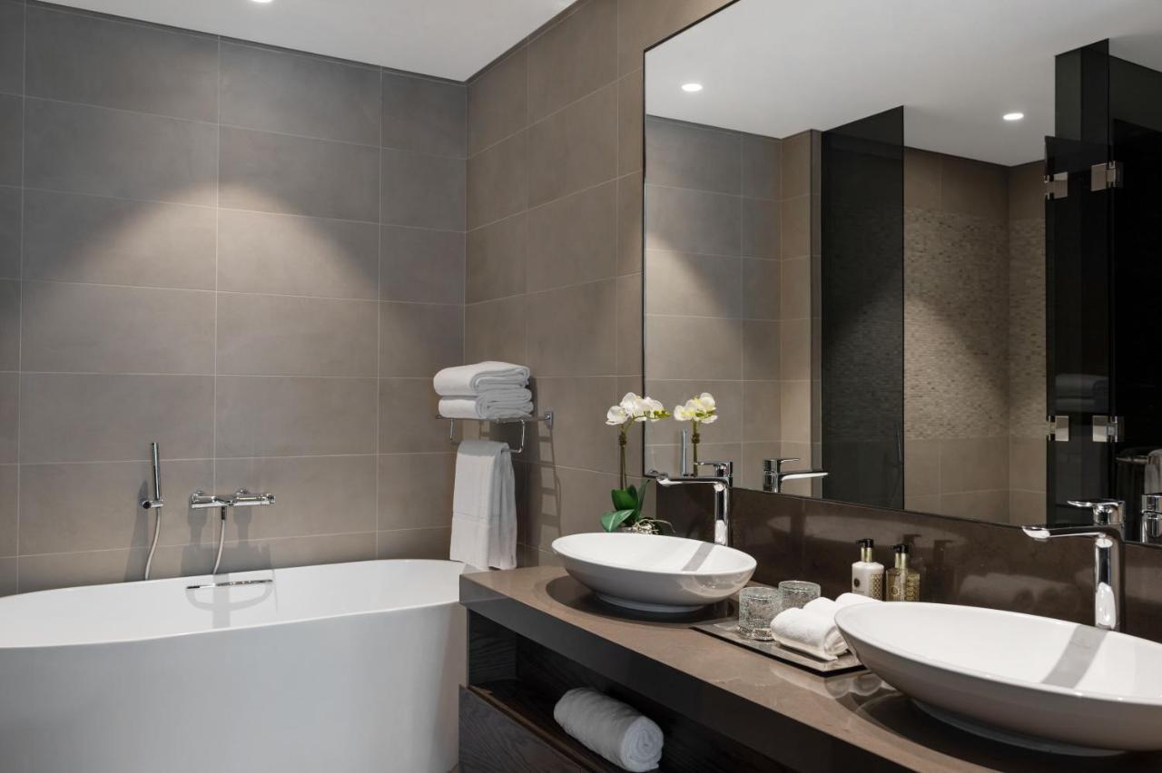 Premium Three Bedroom Suite with Balcony & Marina View
