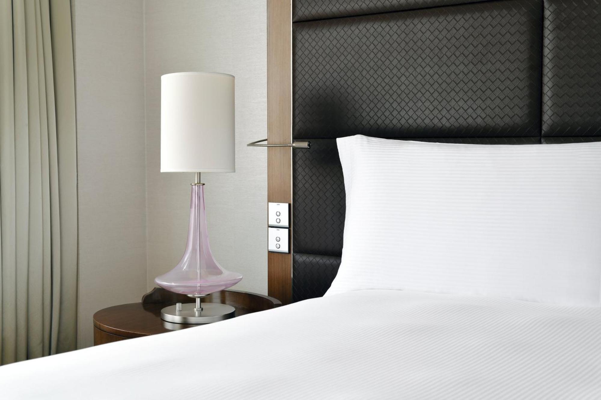 Standaard Kamer met Kingsize Bed en Uitzicht op het Water