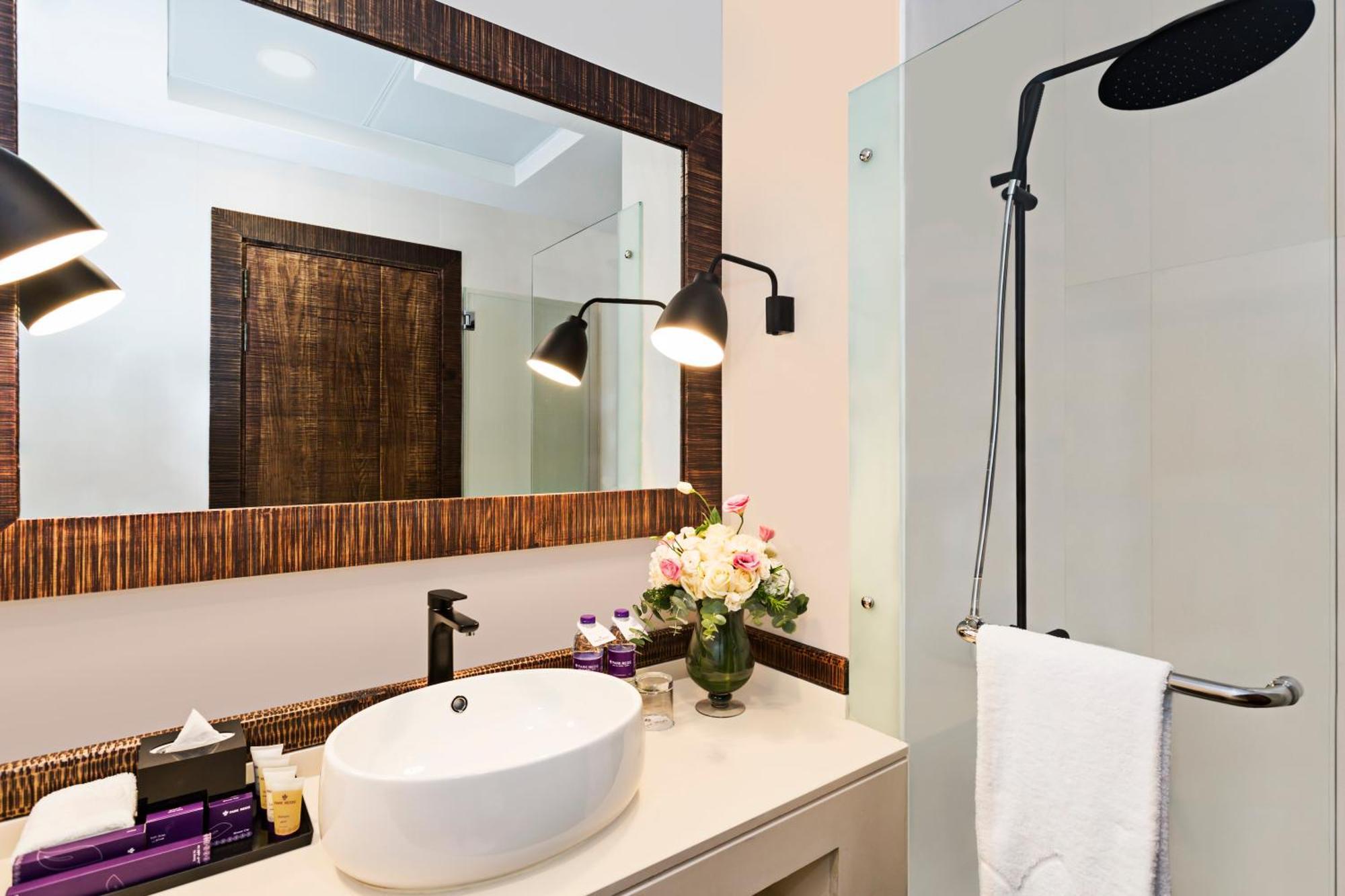 Pacchetto Staycation - Camera Matrimoniale Boutique con Telo Mare e Ombrellone Gratuiti, Succo di Benvenuto, Sconto del 10% sulla Lavanderia, Check-in Anticipato alle 10:00 e Check-out Posticipato alle 15:00