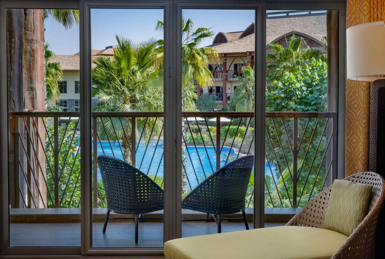 Room Theme Park Access 1 King Pool view Complimentary Beach Access to Sheraton JBR Shuttle to MOE & Dubai Mall