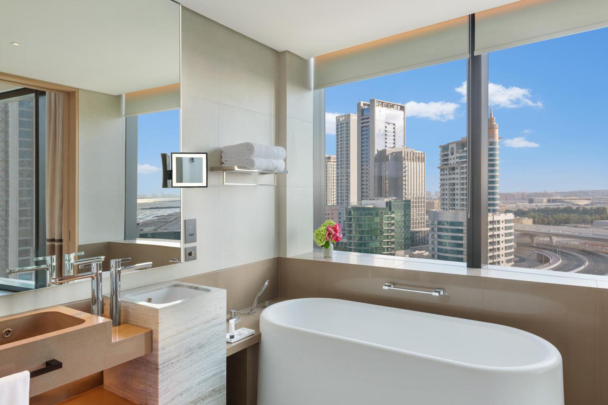 Deluxe Marina City View Room with Balcony,1465778477:JPEG