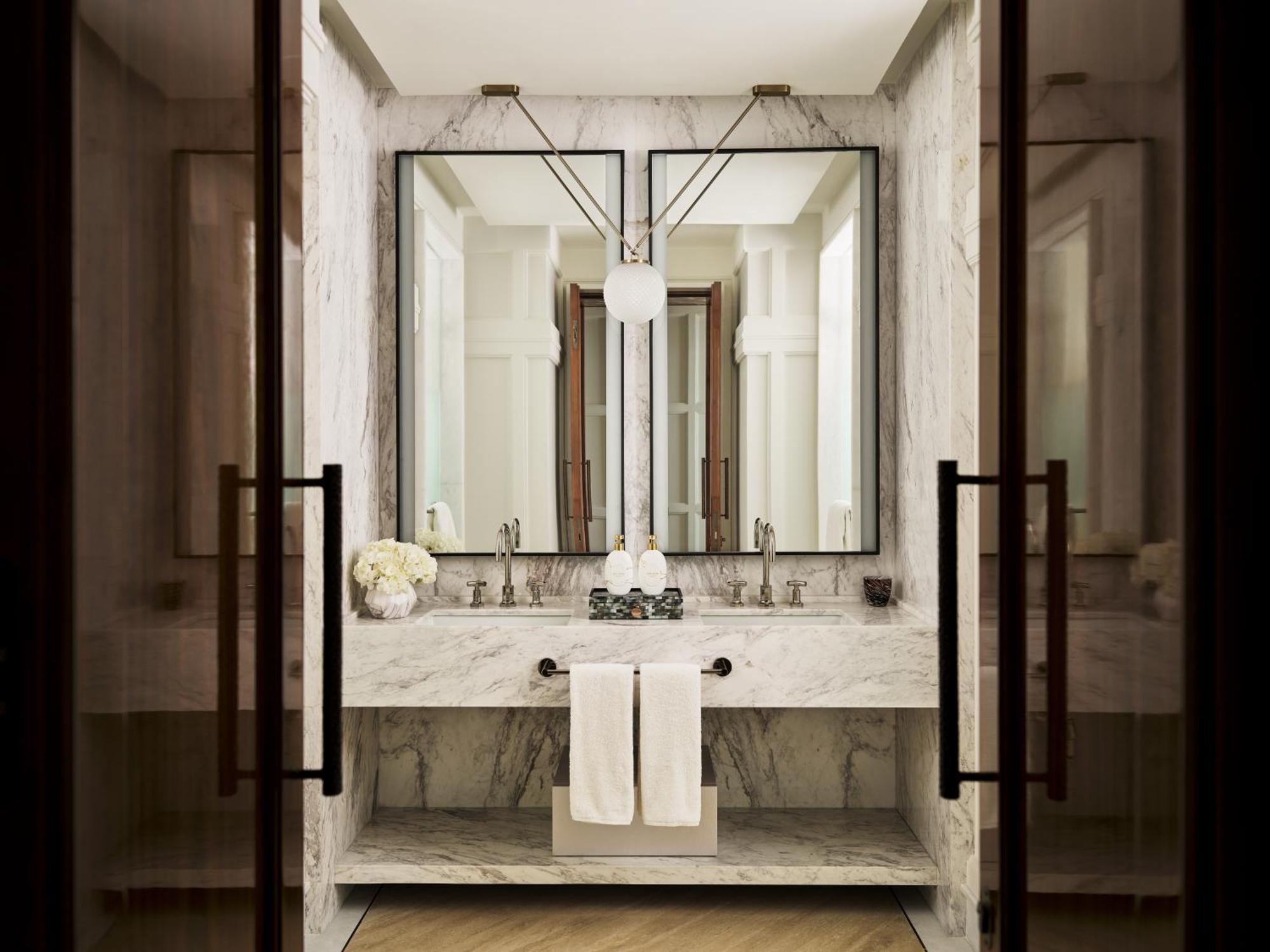 Horizon room with Double Upgrade and 25% Discount on all Food and Beverage Outlets, Book 60 mins DIOR SPA treatments get upgraded to 90 mins (for stays till 31st August 2026)