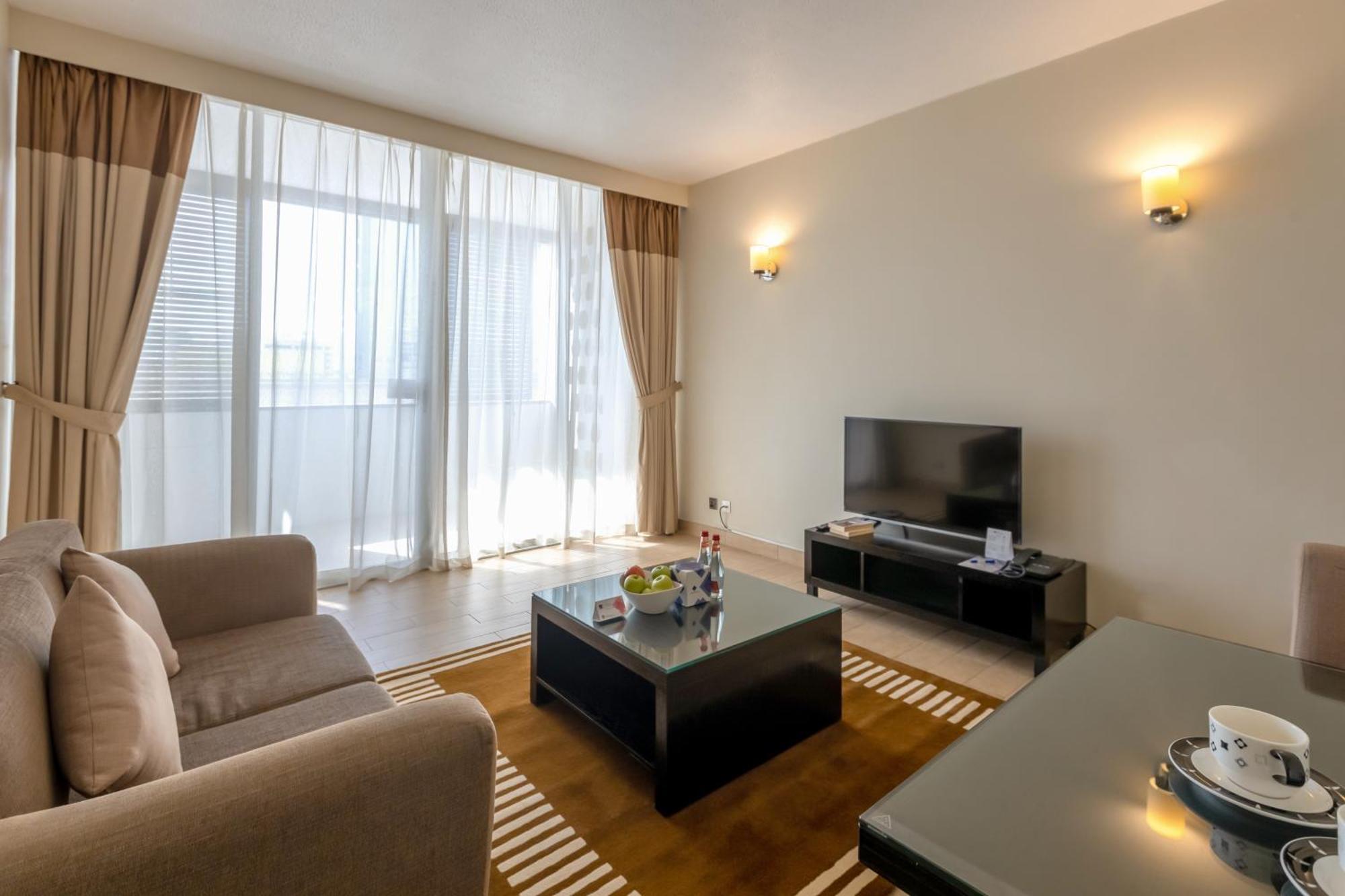 Deluxe One-Bedroom Apartment