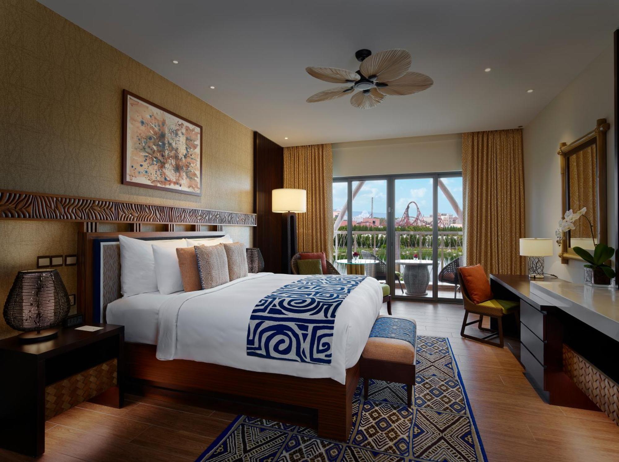 Room Theme Park Access 1 King River view Complimentary Beach Access to Sheraton JBR Shuttle to MOE & Dubai Mall
