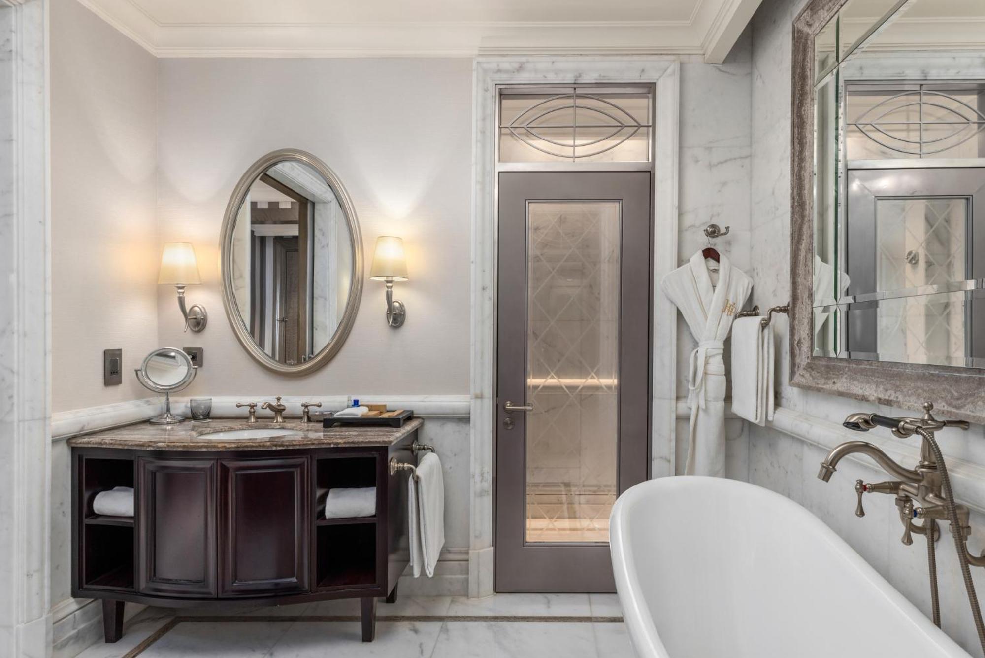 Grand Deluxe King Room
