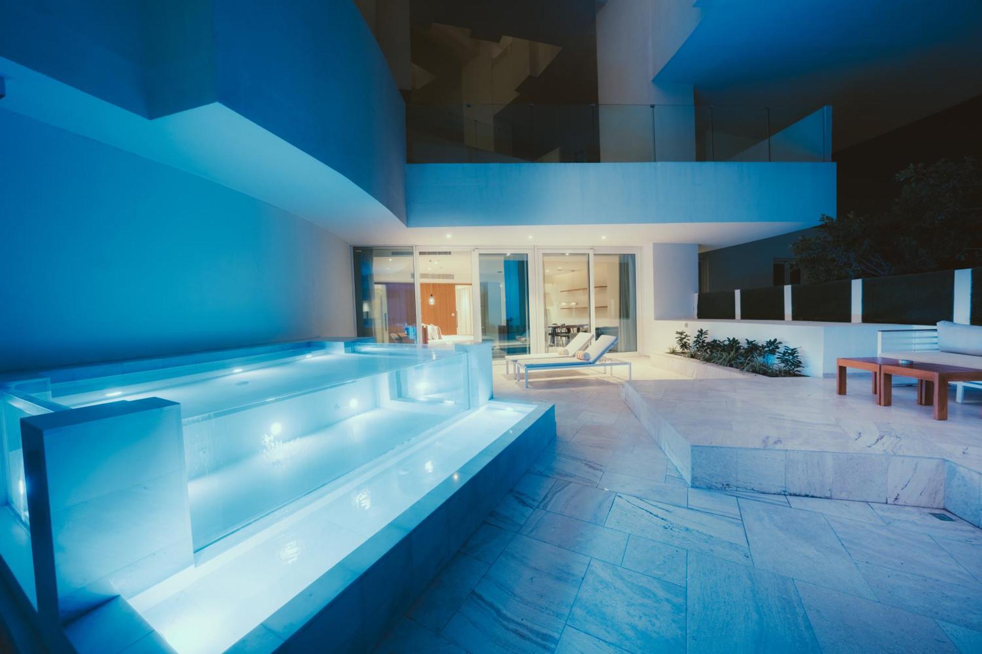 Master Suite Pool