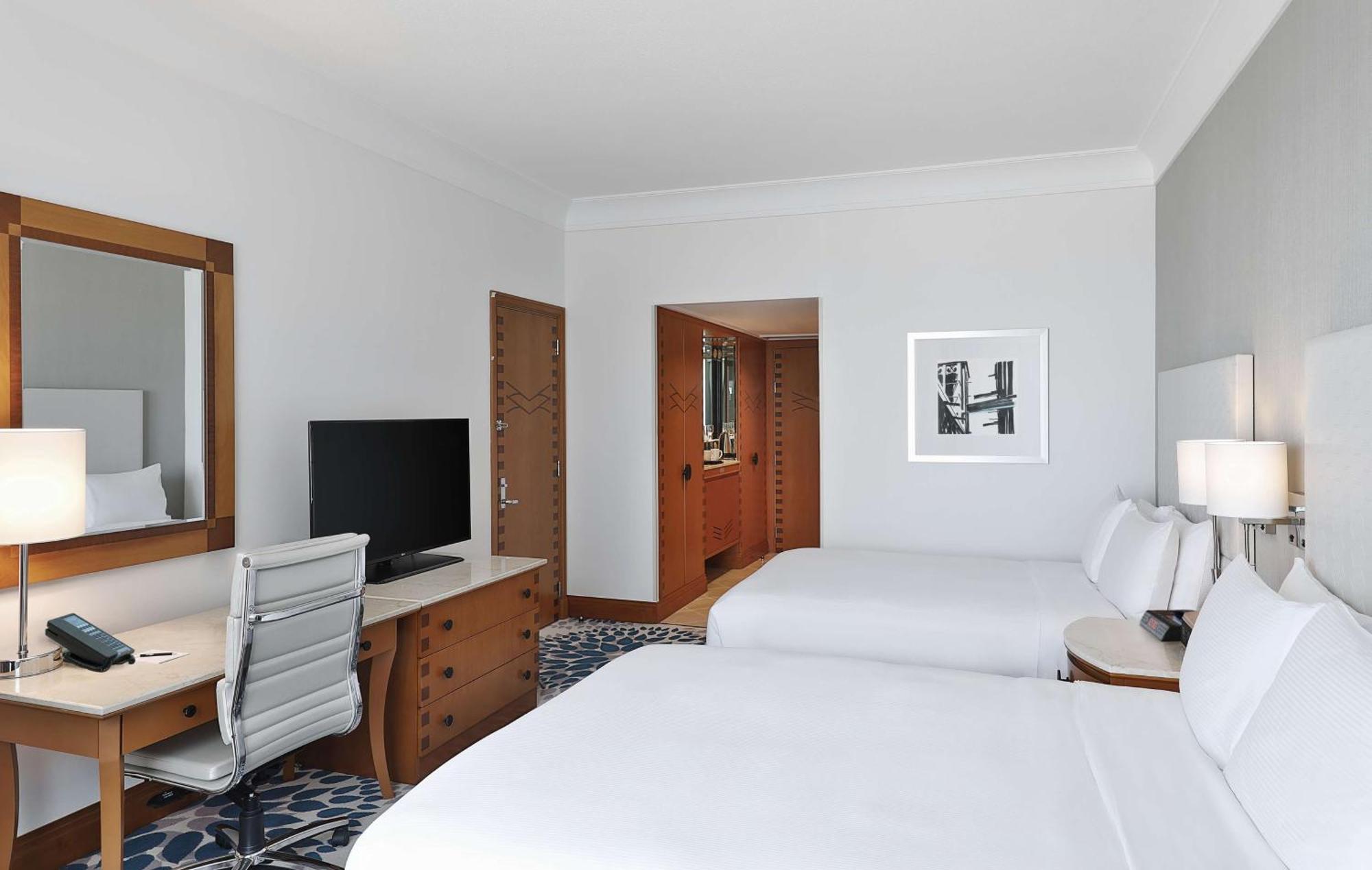 Deluxe Kamer met 2 Queensize Bedden, Uitzicht op Zee en Balkon
