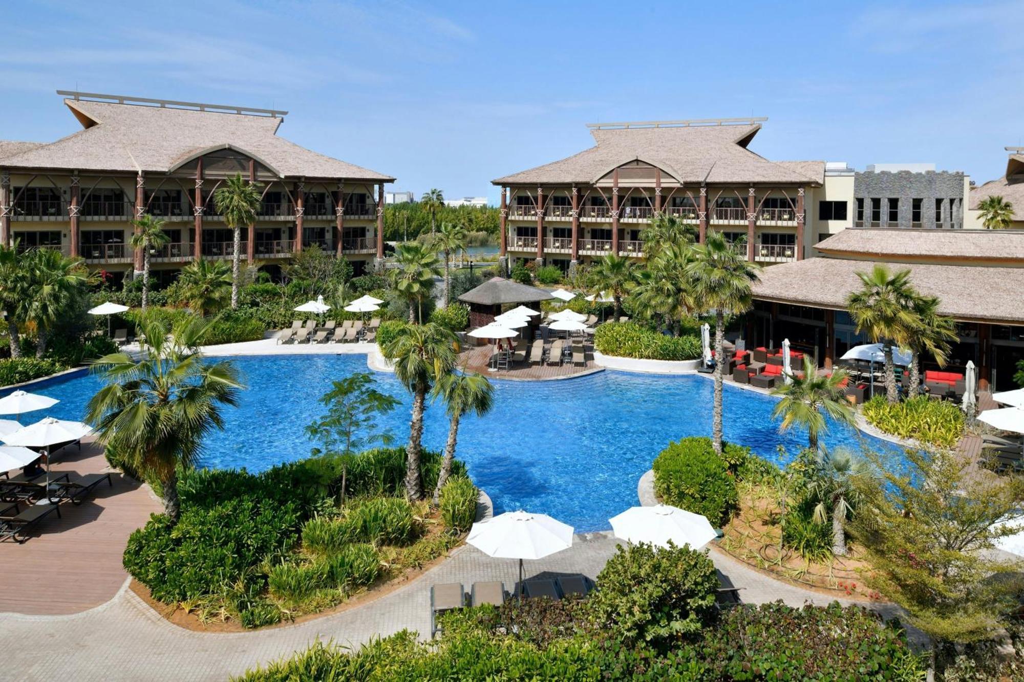 Room Theme Park Access 1 King Pool view Complimentary Beach Access to Sheraton JBR Shuttle to MOE & Dubai Mall