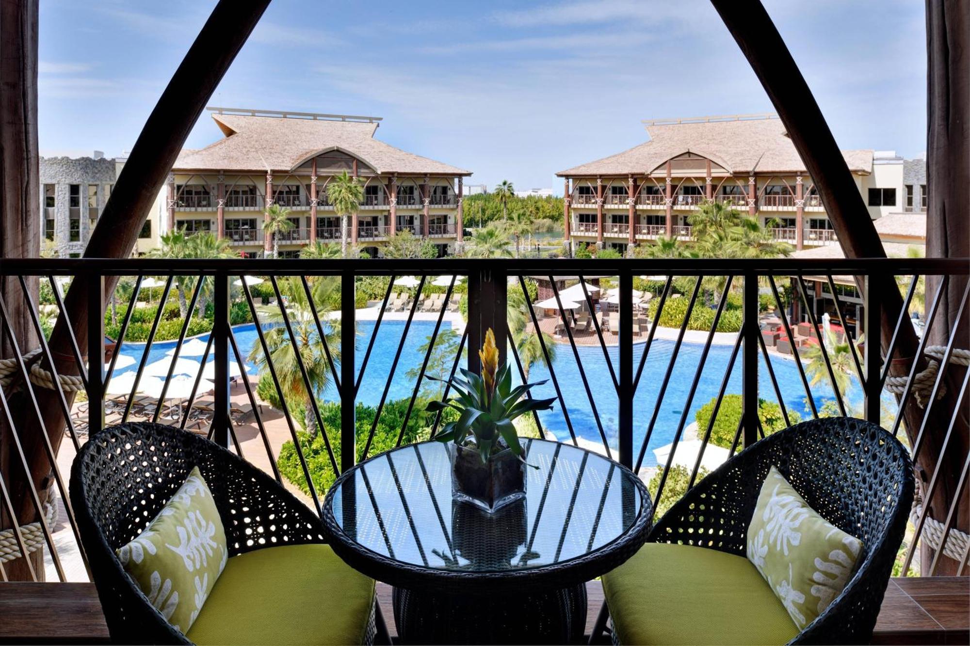 Room Theme Park Access 1 King Pool view Complimentary Beach Access to Sheraton JBR Shuttle to MOE & Dubai Mall