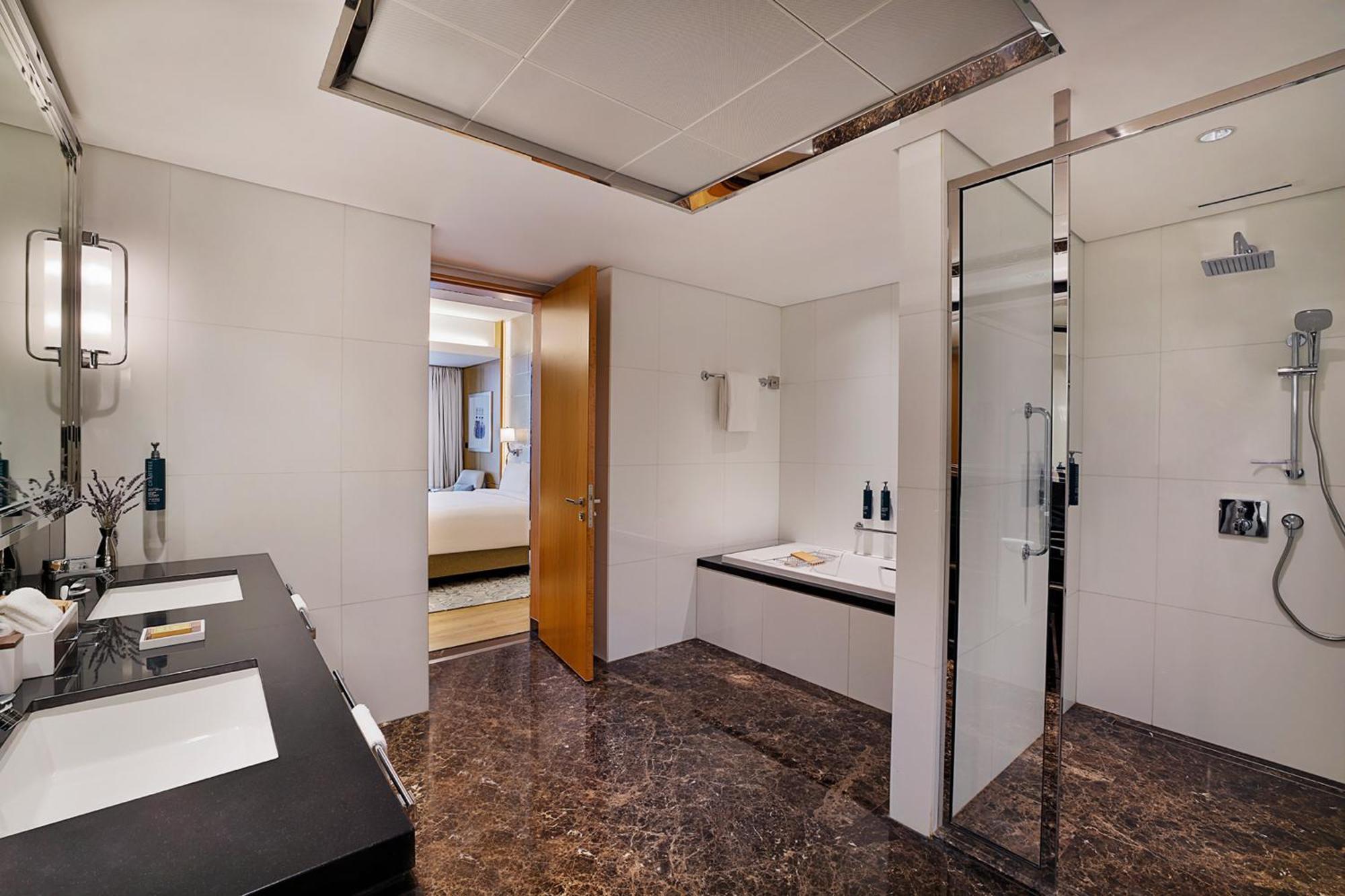 Suite met Twee Slaapkamers, Uitzicht op Zee en Toegang tot de Lounge