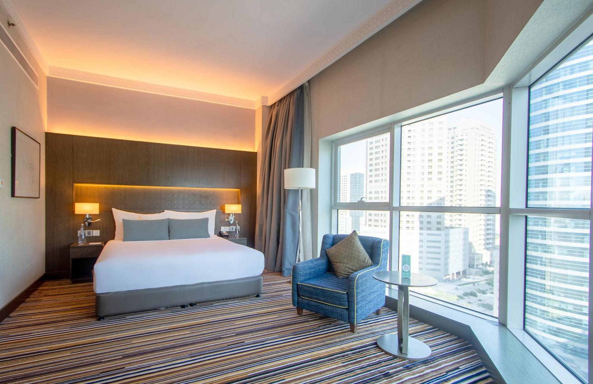 Habitat King • Outlet Mall Shuttle • Dining • Ideal Getaway