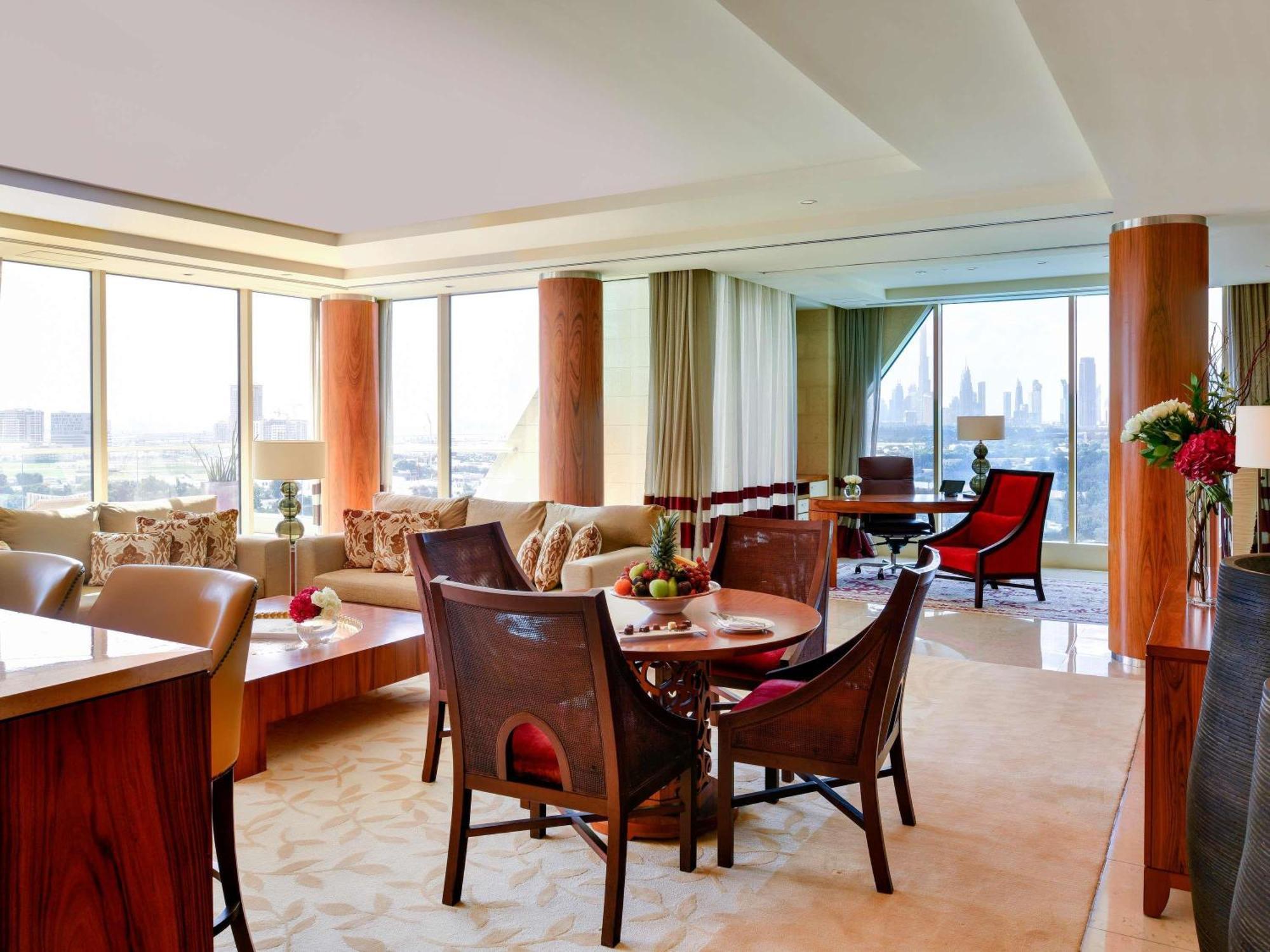Landmark Suite met Terras, Uitzicht op de Skyline en Toegang tot de Club Lounge - Inclusief Dagelijks Ontbijt, Avonddrankjes en Hapjes