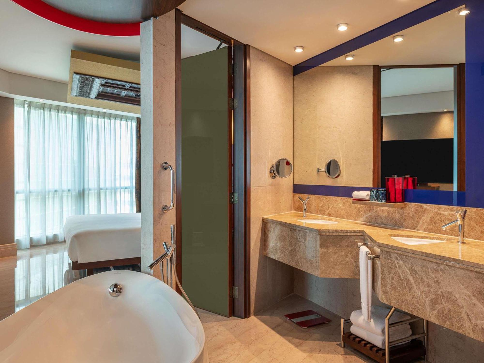 Deluxe King Room Golf View