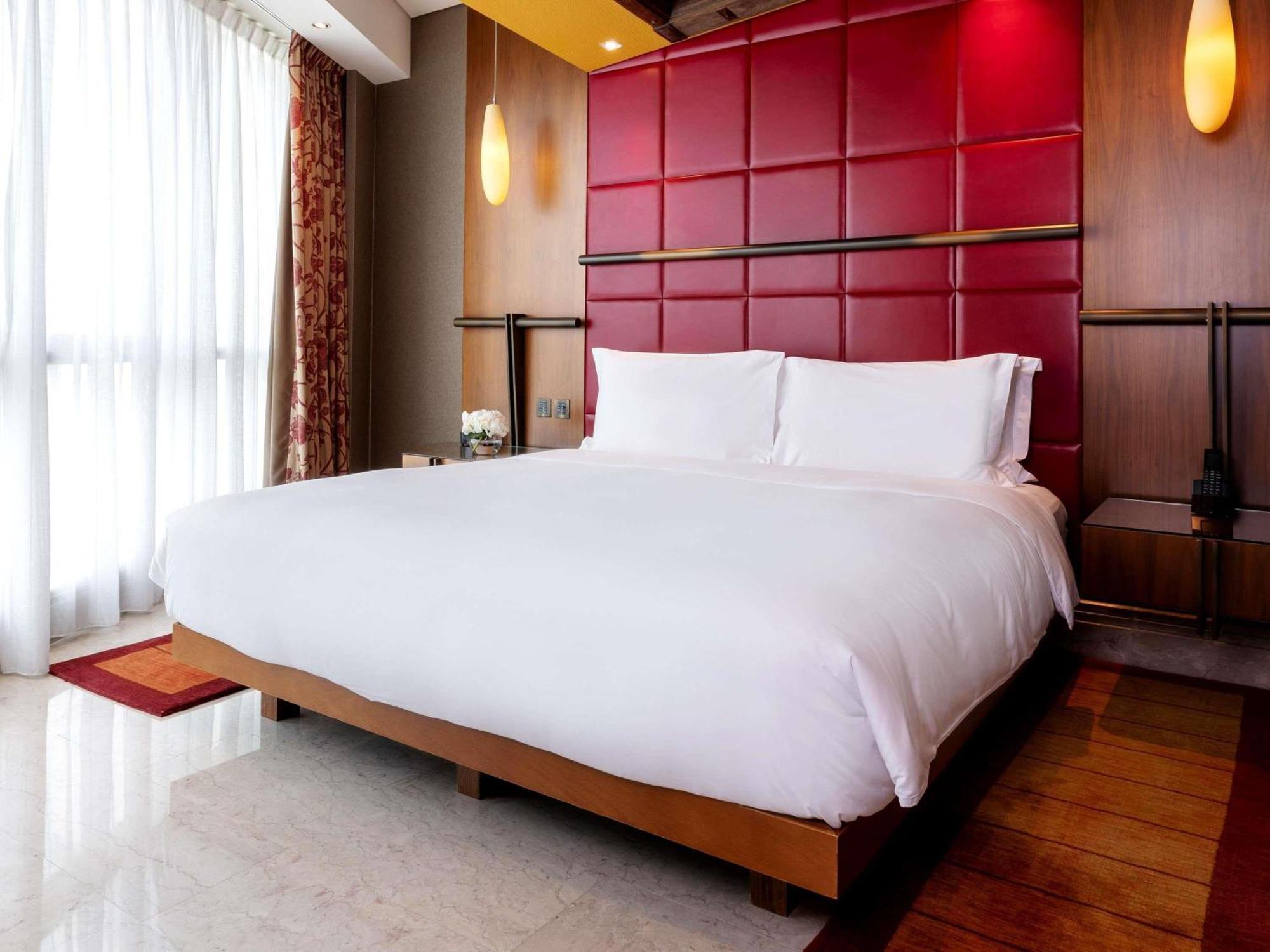 Superior King Room Garden View