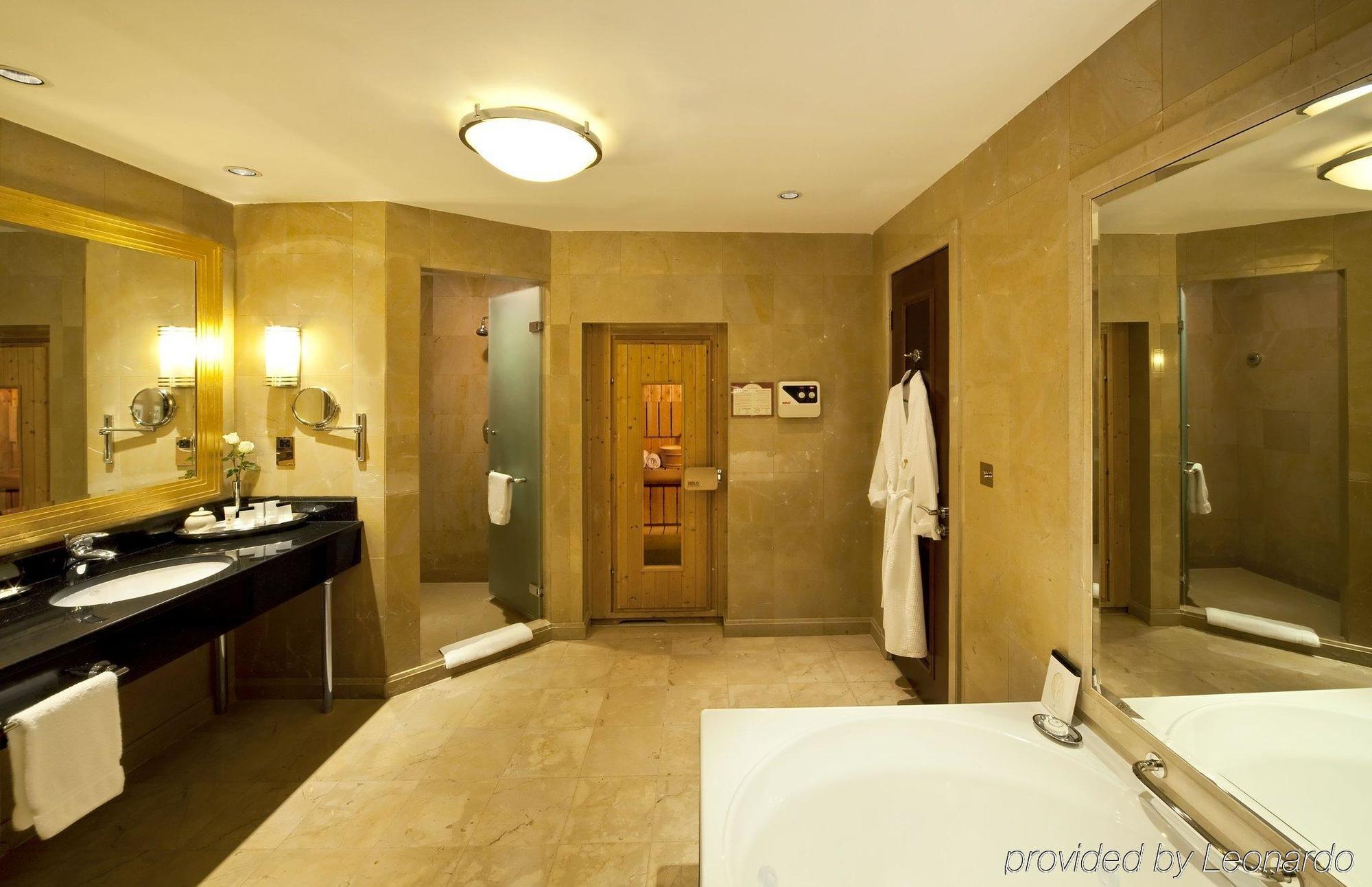 Suite Ambassador com 1 Quarto e Banheira de Hidromassagem