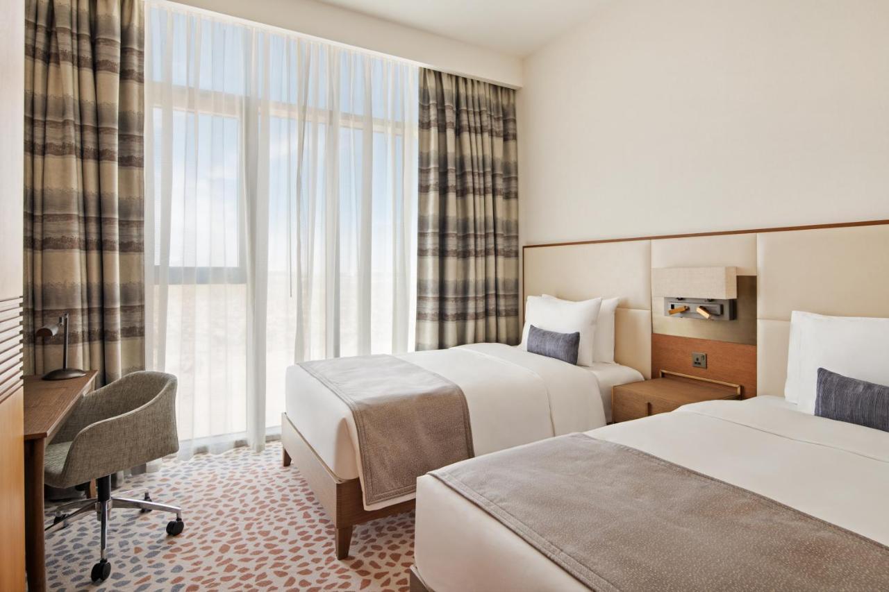 Suite com 2 Quartos e Vista Piscina