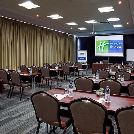 Holiday Inn Express Dubai Internet City By Ihg-3