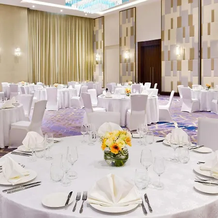 Holiday Inn Dubai Al-Maktoum Airport By Ihg-3